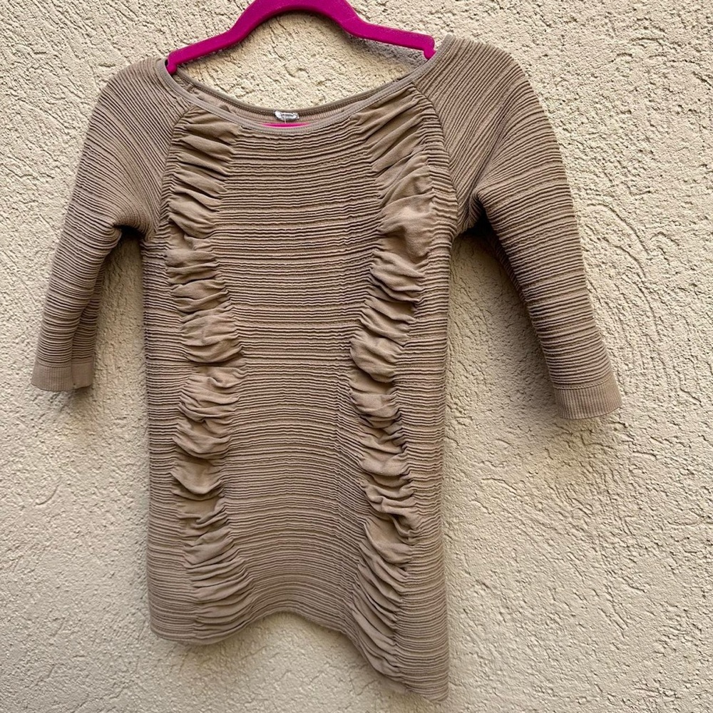 Unique tan top - Picture 3 of 7